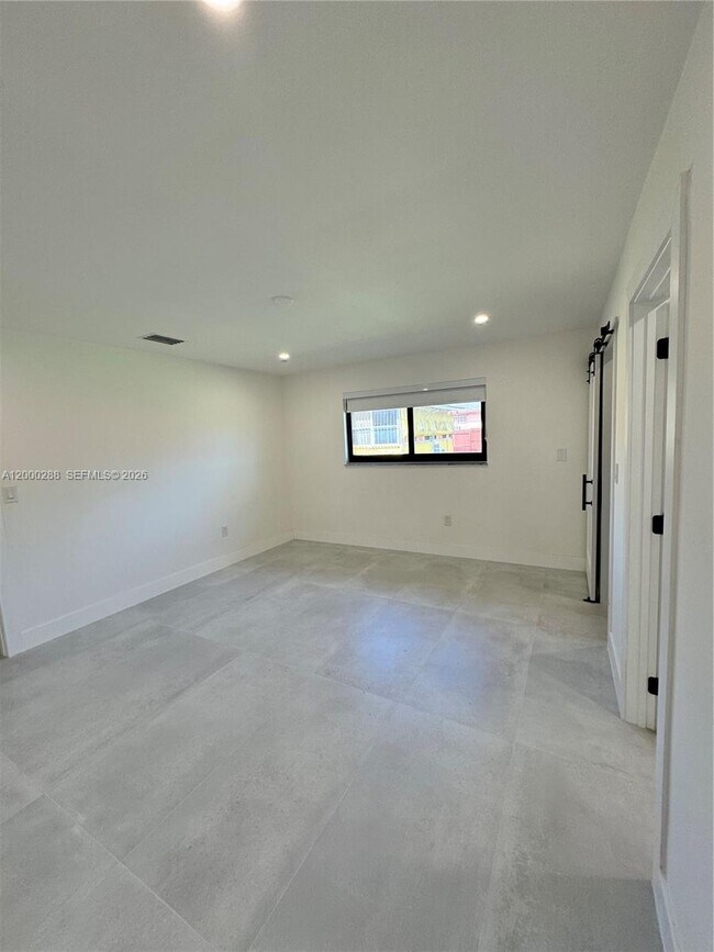 Building Photo - 3335 SW 65th Ave