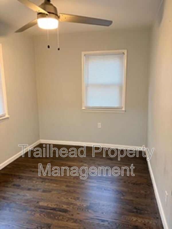 Building Photo - 2911 N Walnut St