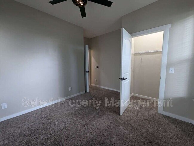 Building Photo - 601 Lavina St