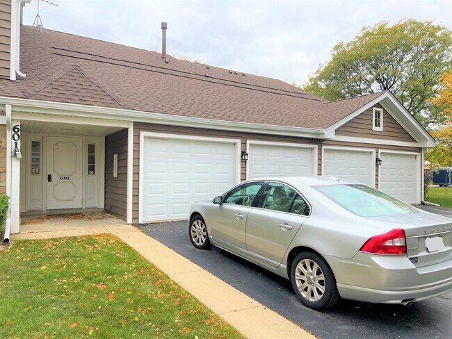 Primary Photo - 601 Hanover Ct