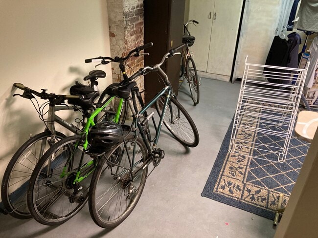 Building Photo - 327 S Pacific Ave