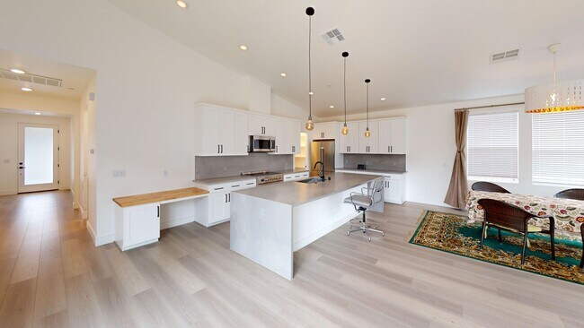 Building Photo - 2299 San Miguel Ave