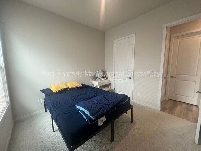 Building Photo - 7111 Wayfarer Dr