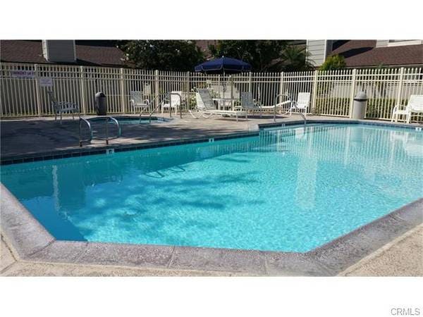 Building Photo - 2 Bdrm Condo in the Gated Saratoga Community