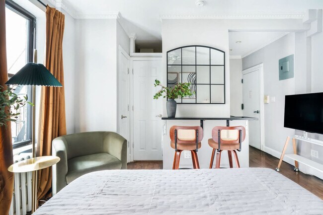 Building Photo - 234 Mott St