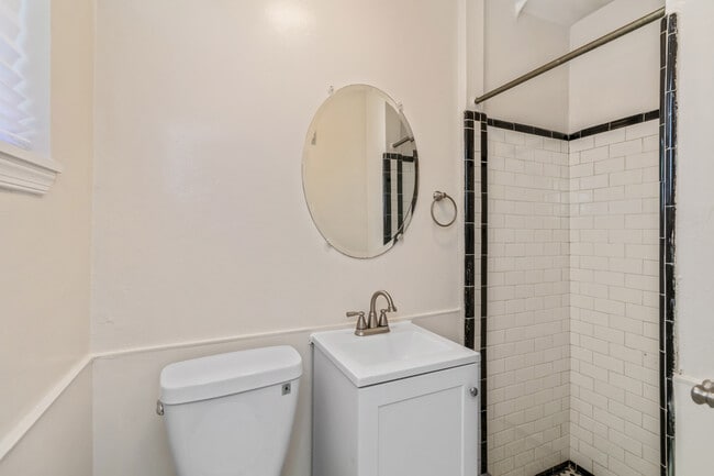 Building Photo - 2915 Oakford Ave