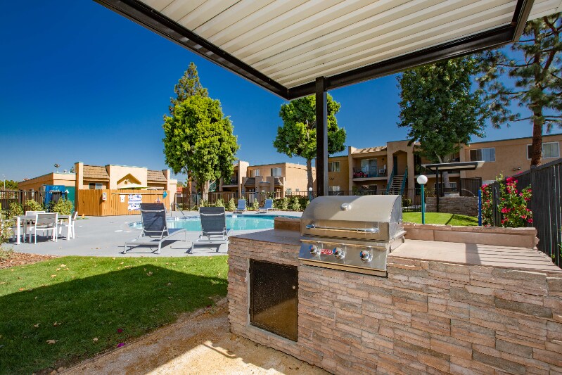 Building Photo - 570 S Lincoln Ave