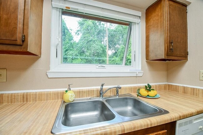 Building Photo - 2614 Cobble Ridge Dr