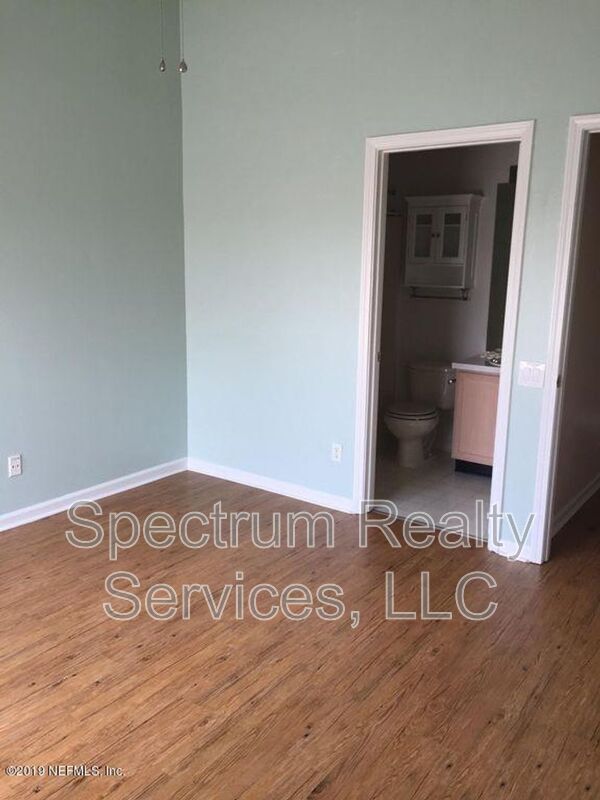 Building Photo - 12311 Kensington Lakes Dr