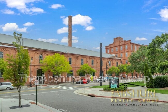 Building Photo - 600 S Duke St