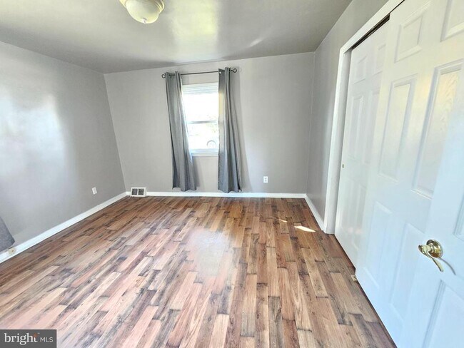 Building Photo - 11 Drexel Ave