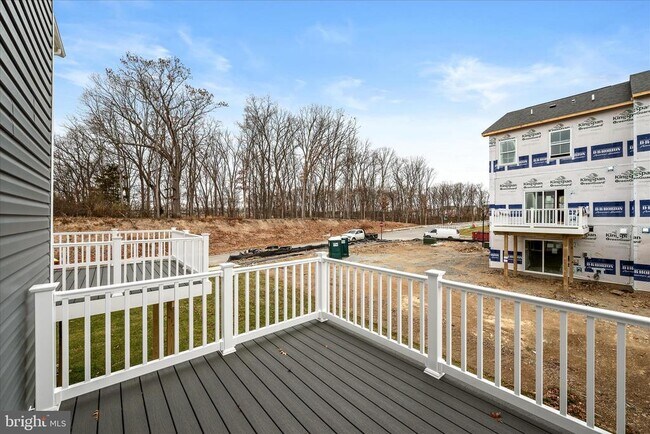 Building Photo - 180 Munsee Cir