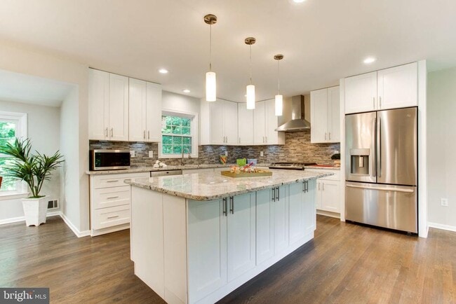 Building Photo - 9112 Santayana Dr