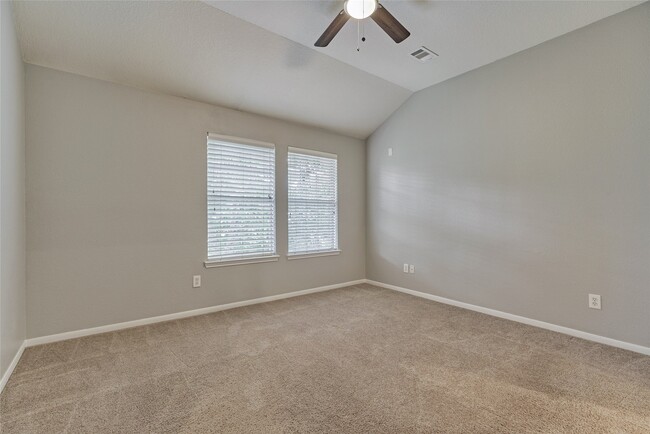 Building Photo - 25 Scarlet Woods Ct