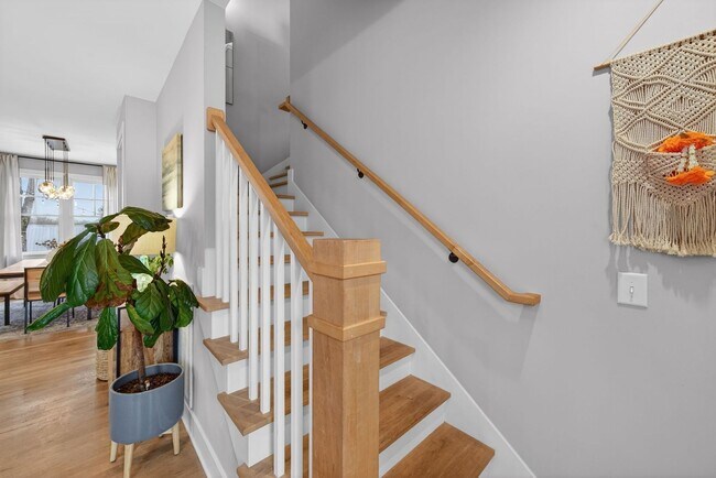 Building Photo - Great location, less than one mile from Historic Downtown Franklin.