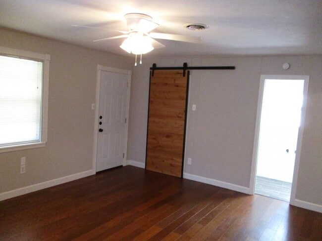 Building Photo - 1005 S 11th St