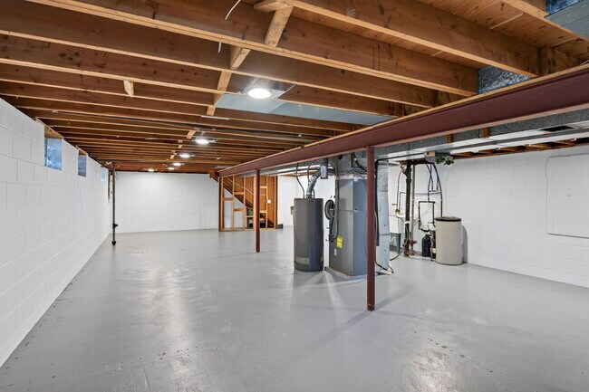 Building Photo - 2036 Coral Ln