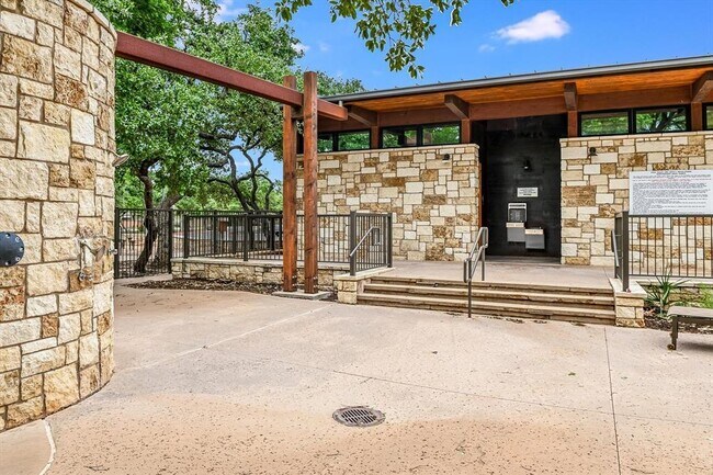 Building Photo - 10908 Railway Ln