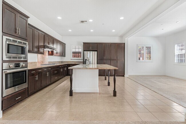 Building Photo - Charming 4BR/4BA Single-Family Home in Sou...