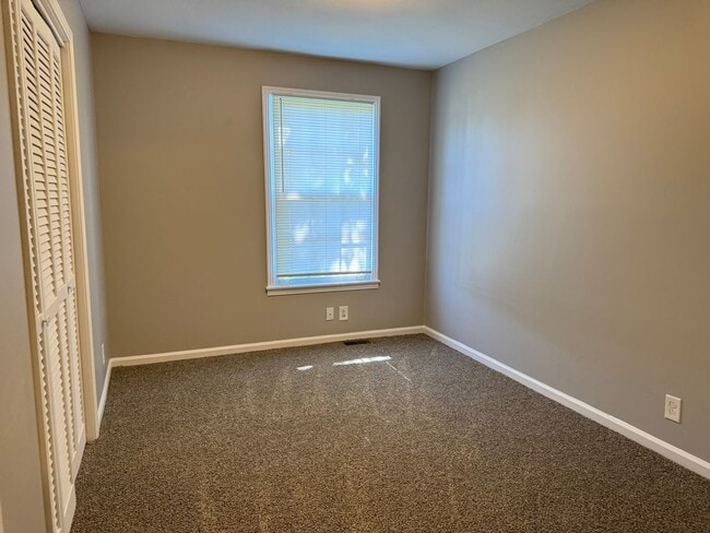 Building Photo - Great Location! 2 bed 1 bath off 101st!
