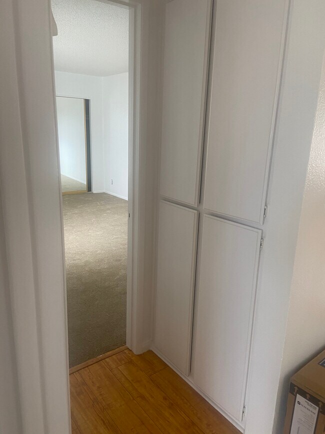 Building Photo - 415 S Verdugo Dr