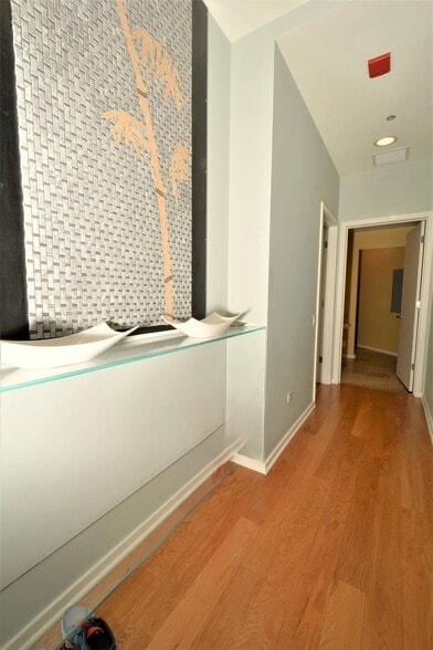 Building Photo - 65 E Monroe St