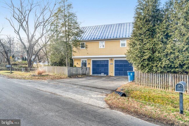 Building Photo - 7153 Main St