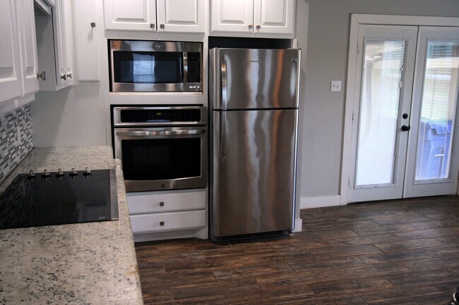 Building Photo - Awesome Home w/ 1/1 Studio Flex Space Just Half Block from Thomas Park!