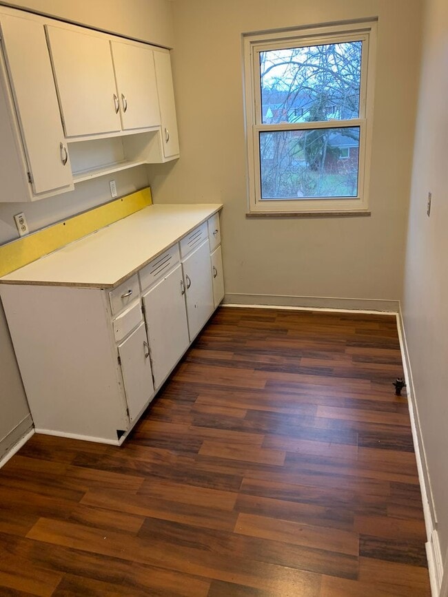 Building Photo - Charming 4-bedroom, 2-bathroom home located in the Covedale area