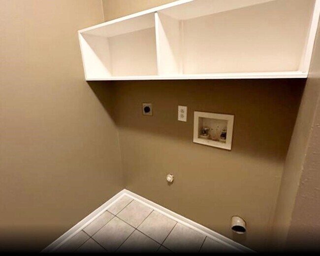 Building Photo - 9518 Ashville Dr