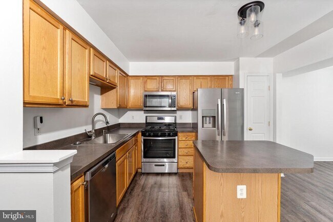 Building Photo - 7102 Finch Ln