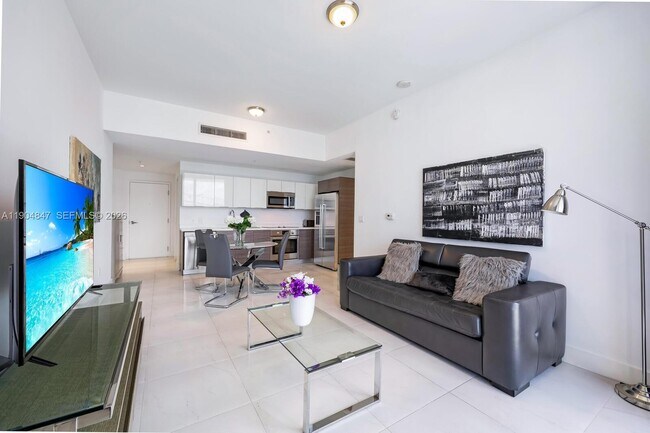 Building Photo - 1010 SW 2nd Ave