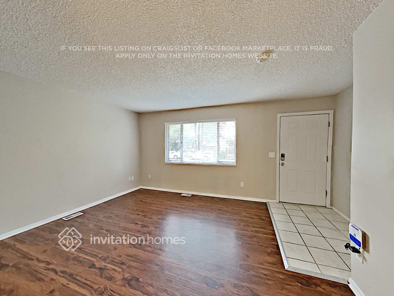 Building Photo - 11269 E Center Ave