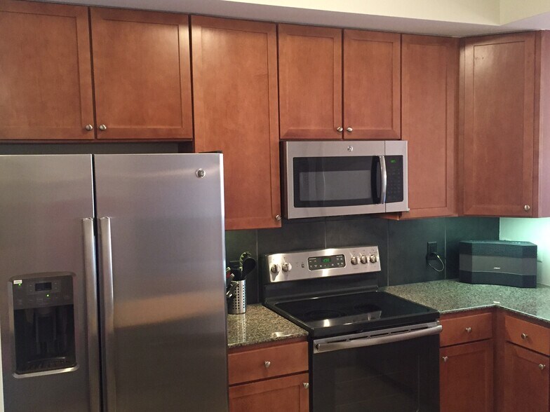 Kitchen - 400 Massachusetts Ave NW