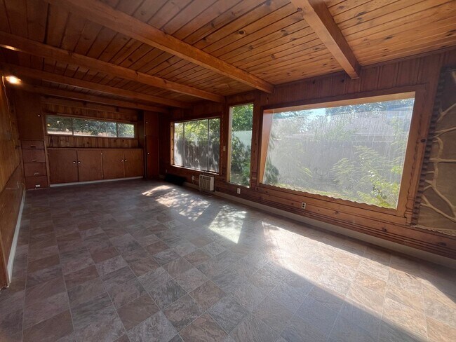 Building Photo - 2 bed 1 bath single family home with back yard and garage space