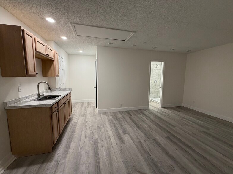 Building Photo - 1353 Blythe Ave