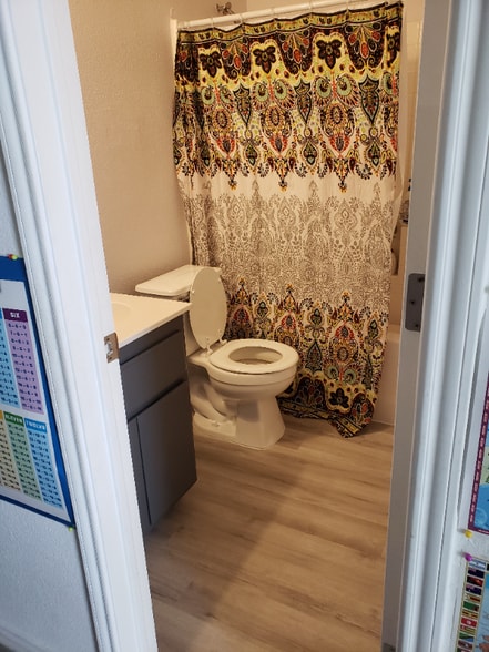 Building Photo - 1121 Dixon Cir