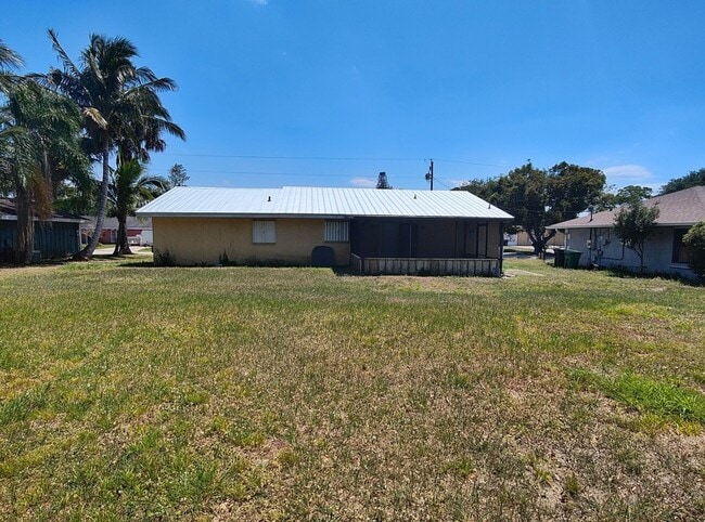 Building Photo - 253 SE Verada Ave