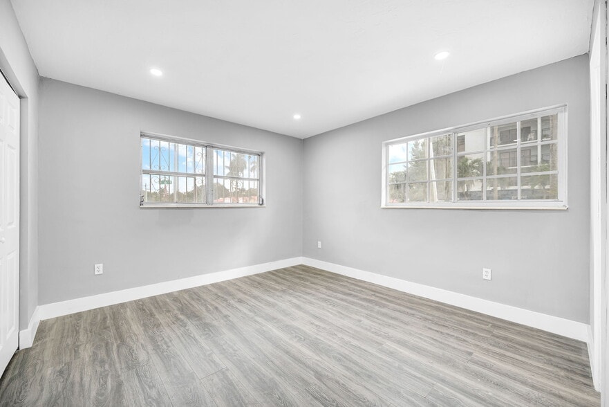 Building Photo - 643 NE 149th St