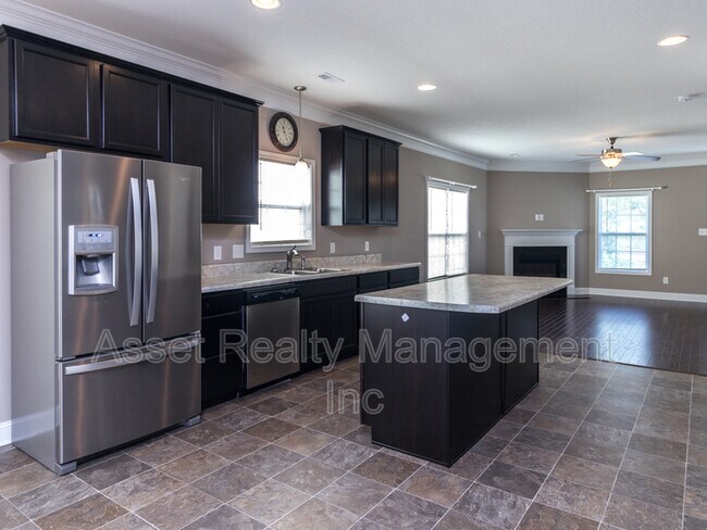 Building Photo - 509 Broadberry Ave