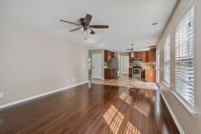 Building Photo - Spacious 4-Bedroom Retreat in Fuquay-Varin...