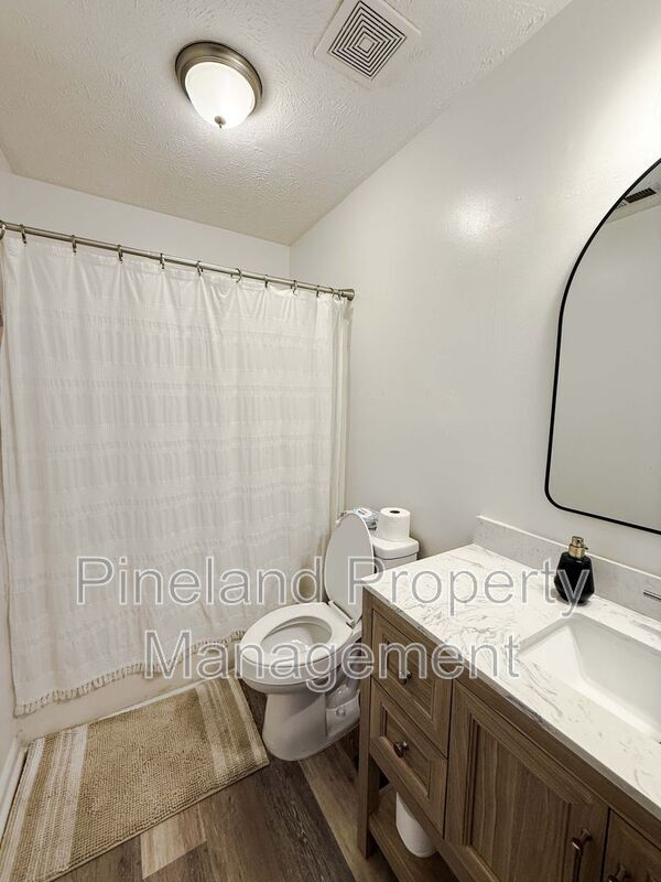 Building Photo - 301 Buckeye Dr