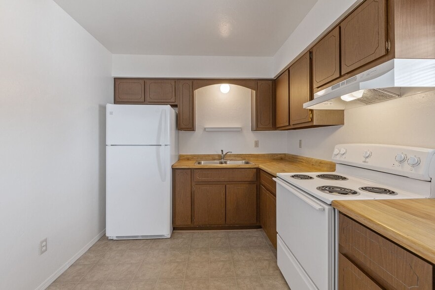 Building Photo - 1299 Tapadero Dr