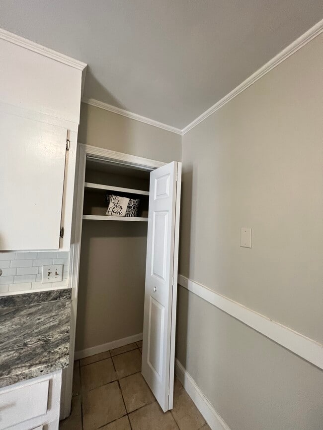 Building Photo - 130 Reid St