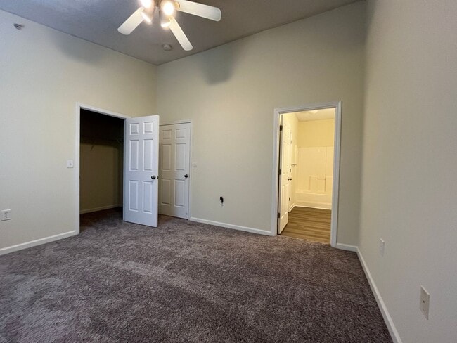 Building Photo - Spacious 2/2 Apartment Ready For Move In Now!