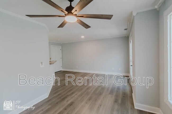 Building Photo - 516 Hillside Dr S