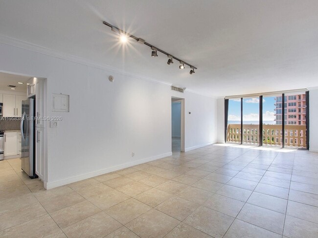 Building Photo - 90 Edgewater Dr