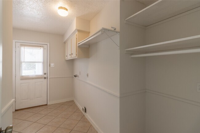 Building Photo - 2643 Hodges Bend Cir
