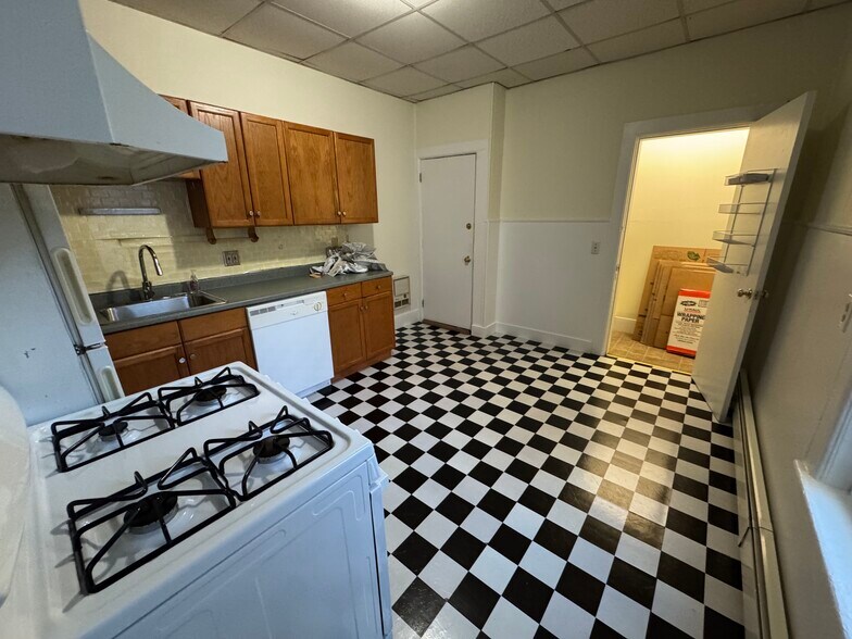 Building Photo - 41 Florence St