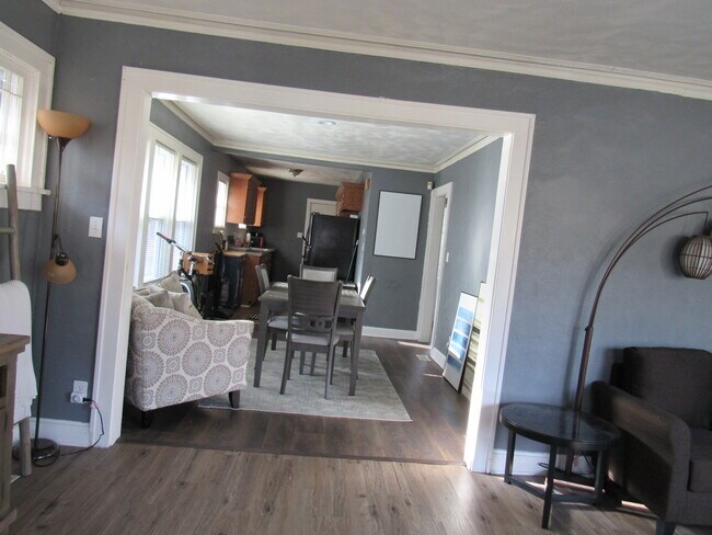 Building Photo - 5004 Euclid Ave